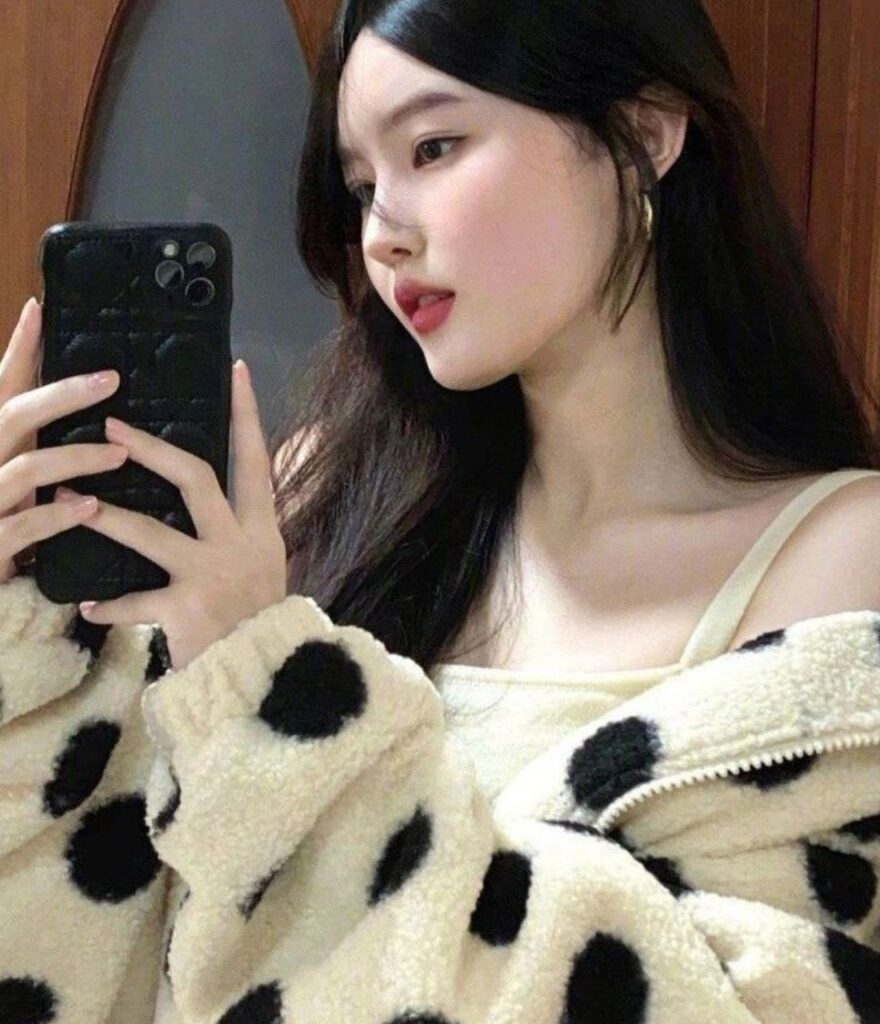 Cute Korean Girl Dp For Whatsapp